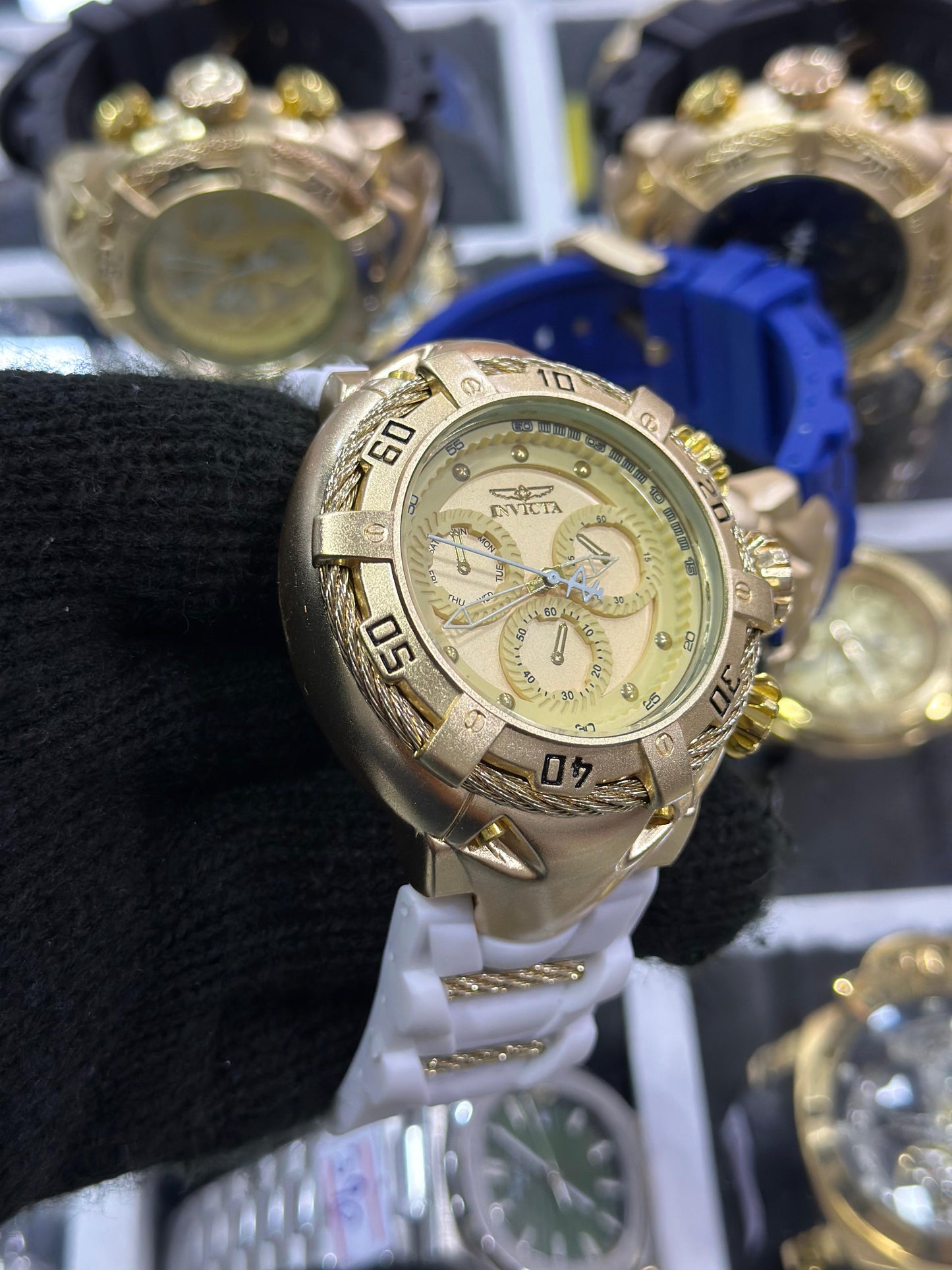 Invicta ThunderBolt com Pulseira de Borracha