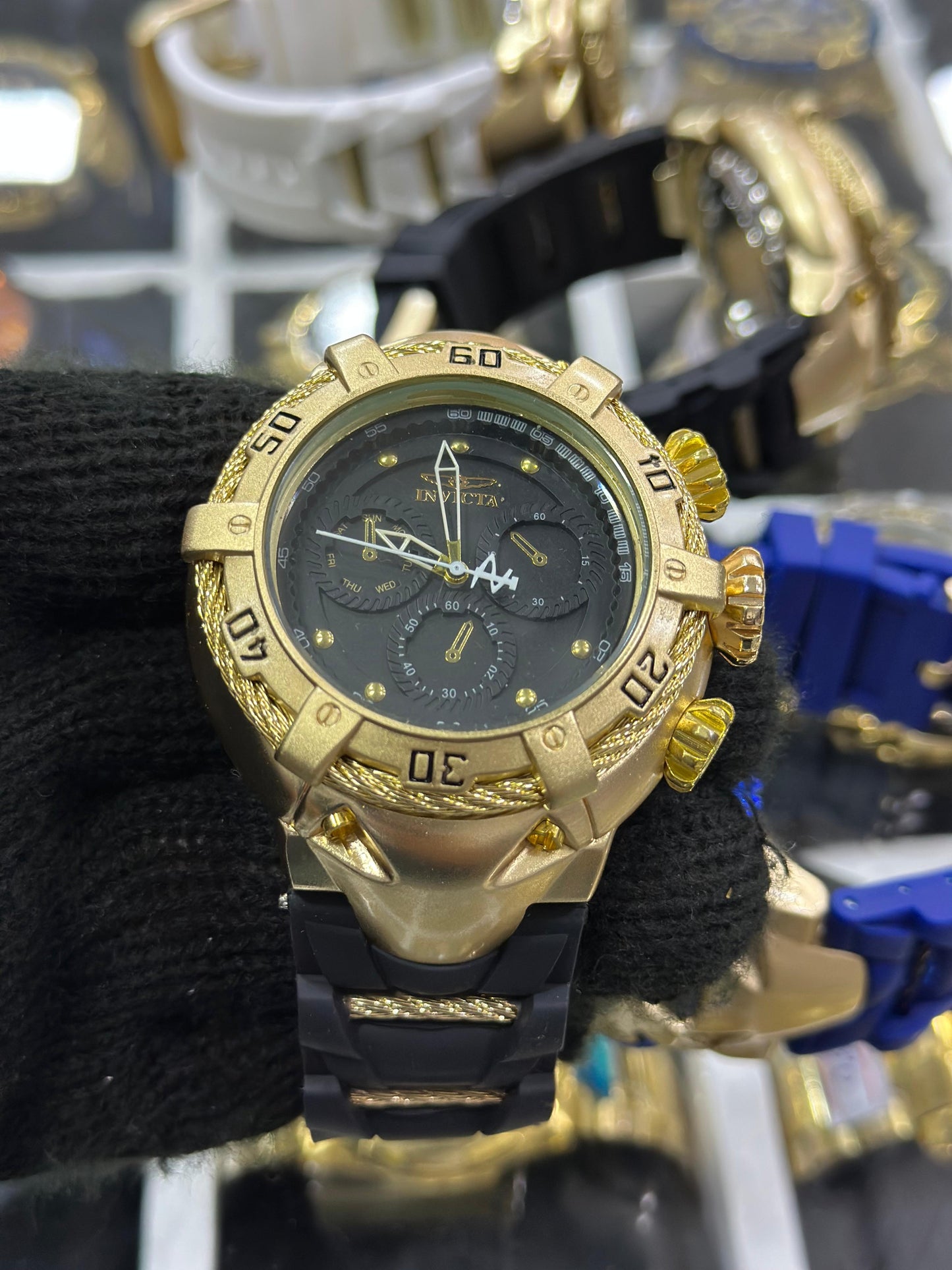 Invicta ThunderBolt com Pulseira de Borracha