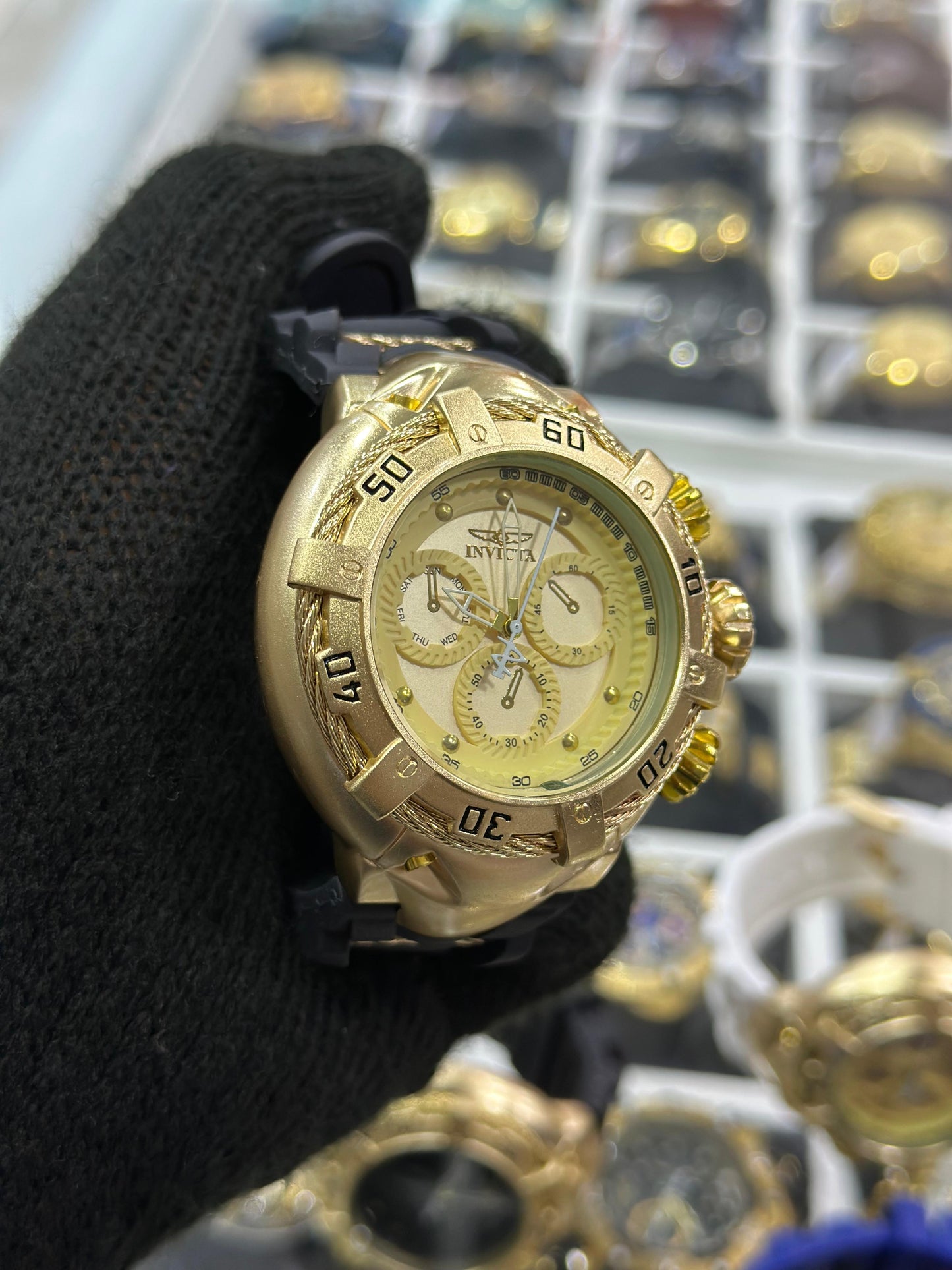 Invicta ThunderBolt com Pulseira de Borracha