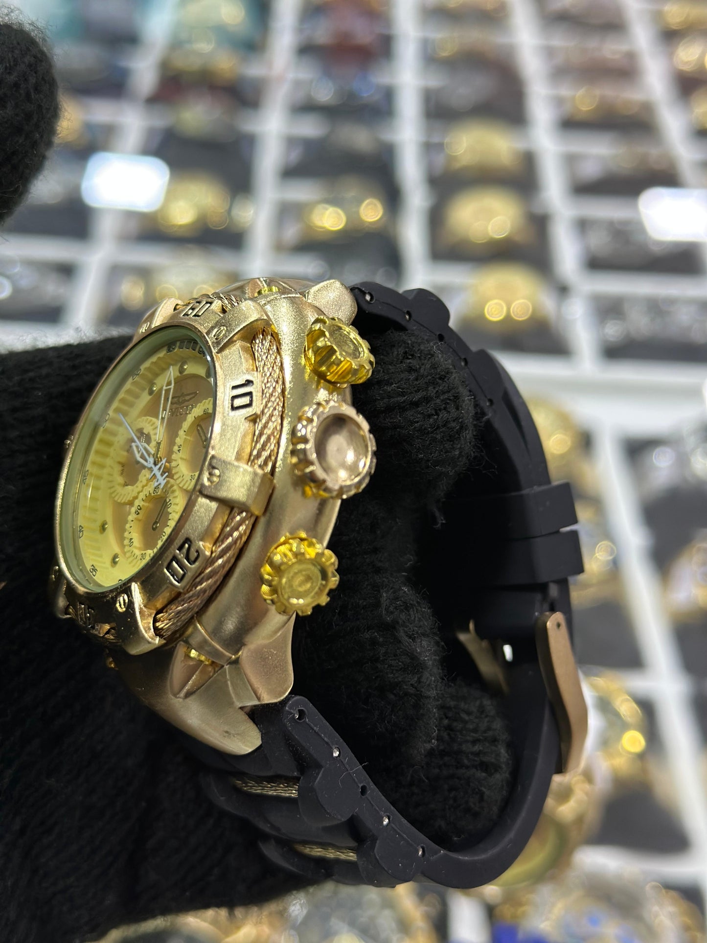 Invicta ThunderBolt com Pulseira de Borracha