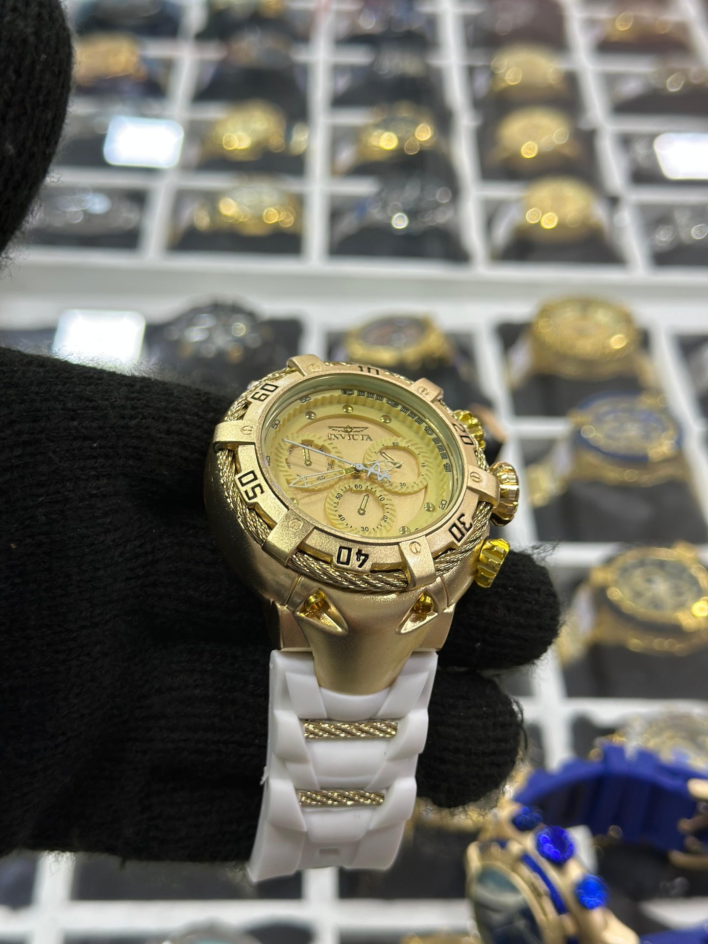Invicta ThunderBolt com Pulseira de Borracha