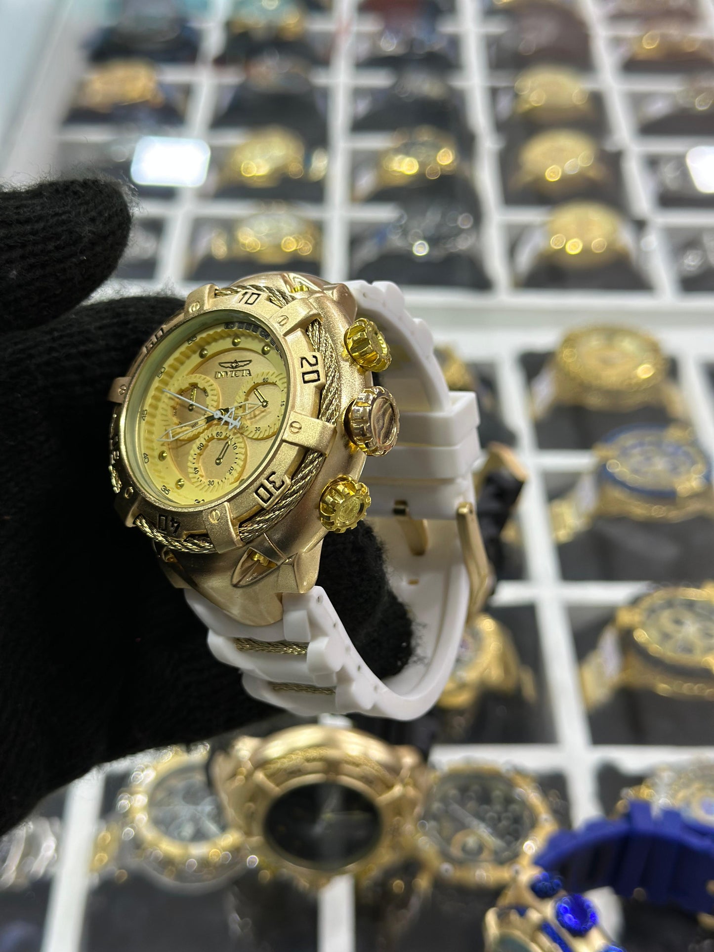 Invicta ThunderBolt com Pulseira de Borracha