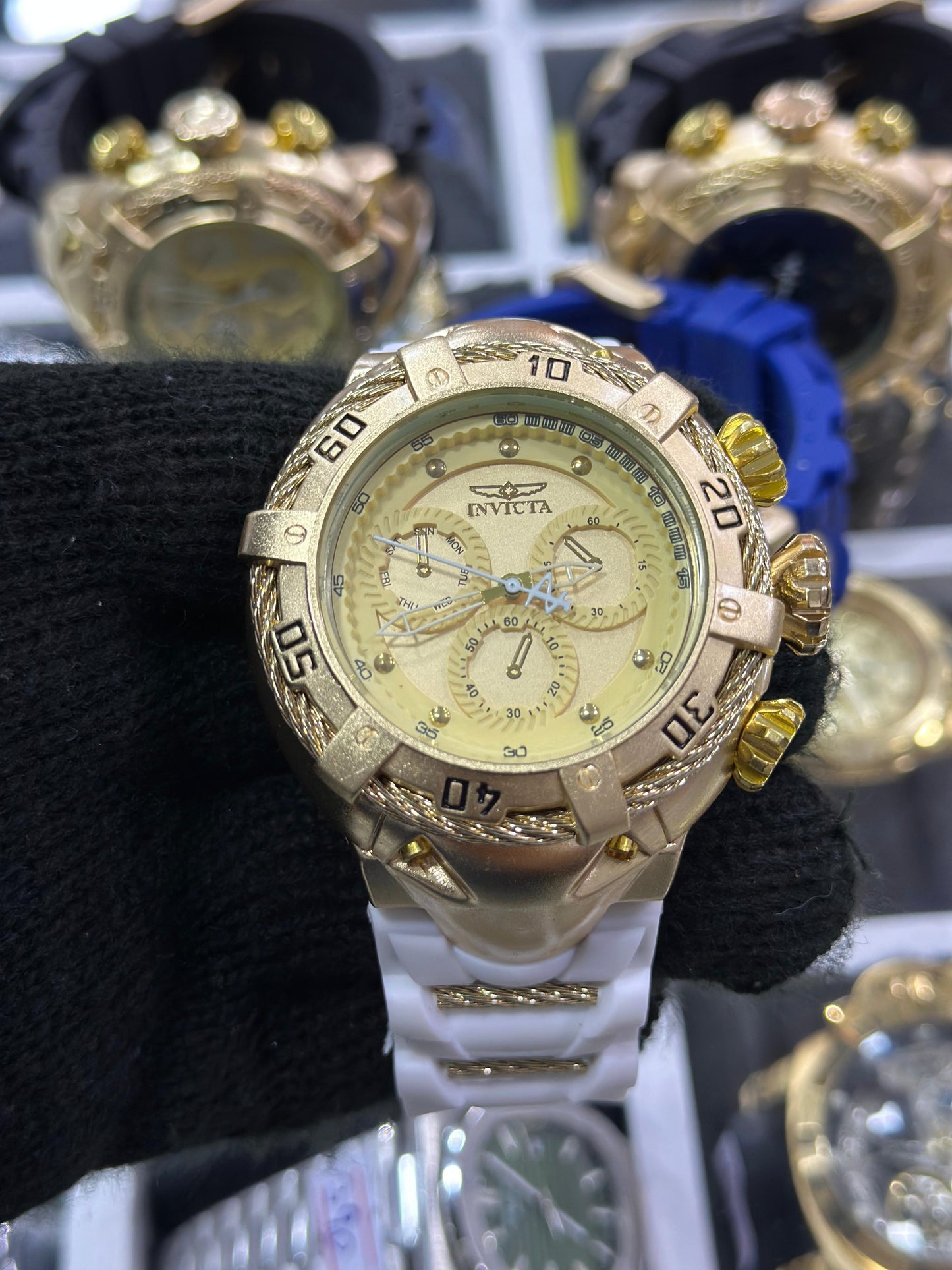 Invicta ThunderBolt com Pulseira de Borracha