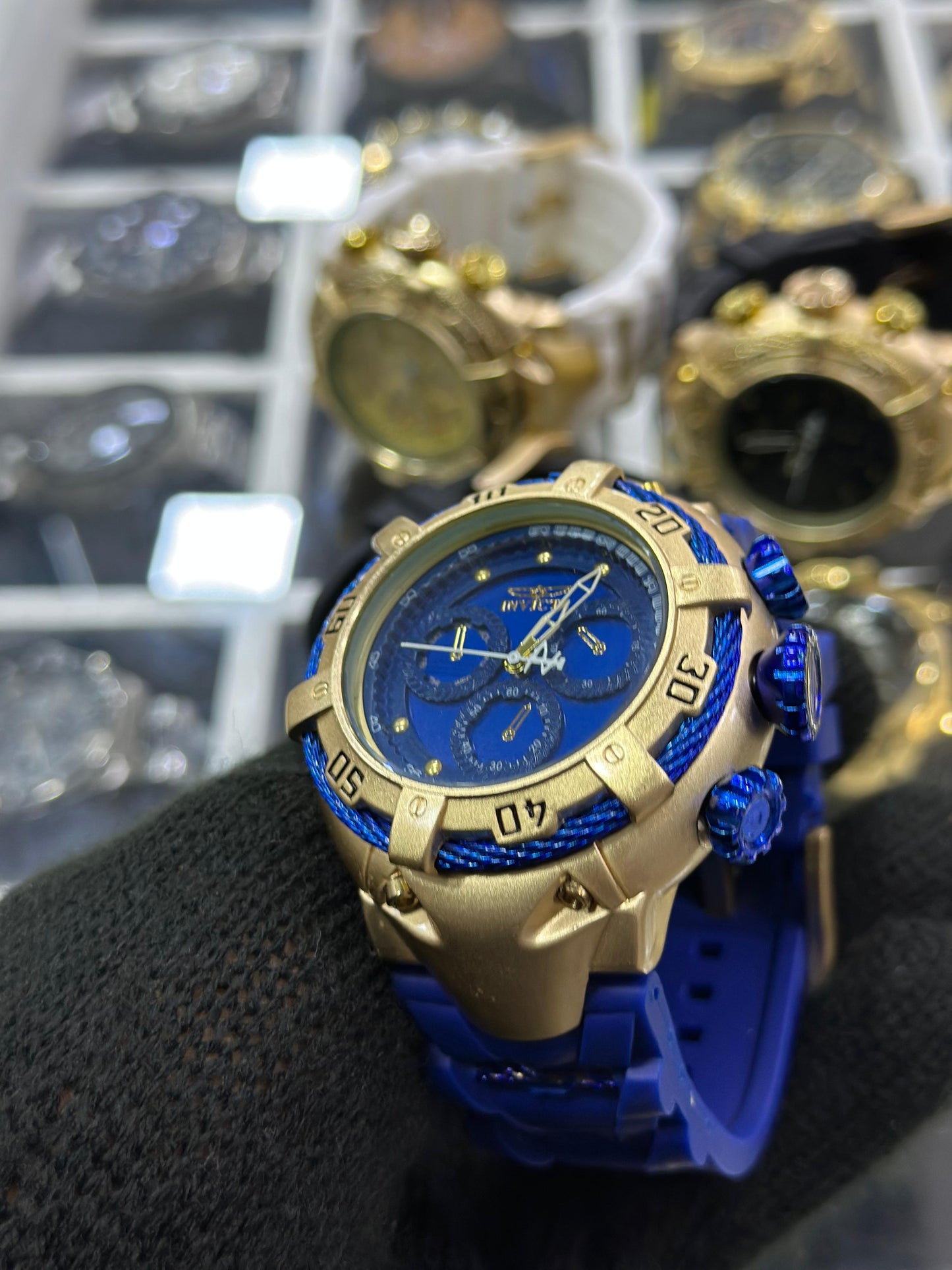 Invicta ThunderBolt com Pulseira de Borracha