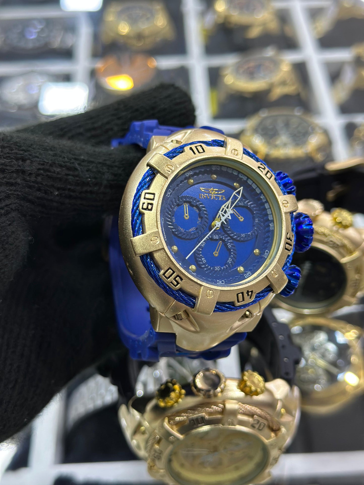 Invicta ThunderBolt com Pulseira de Borracha