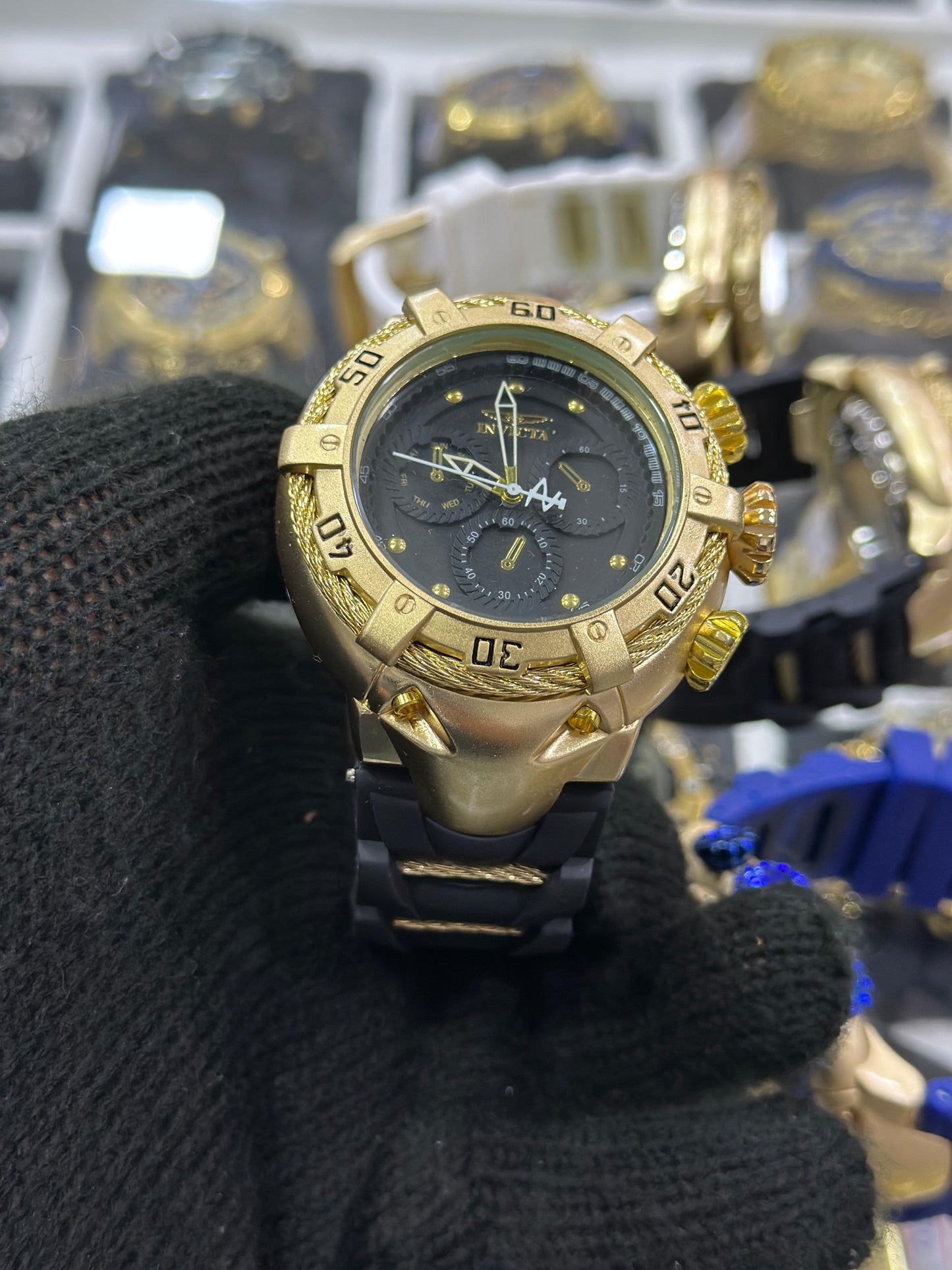 Invicta ThunderBolt com Pulseira de Borracha