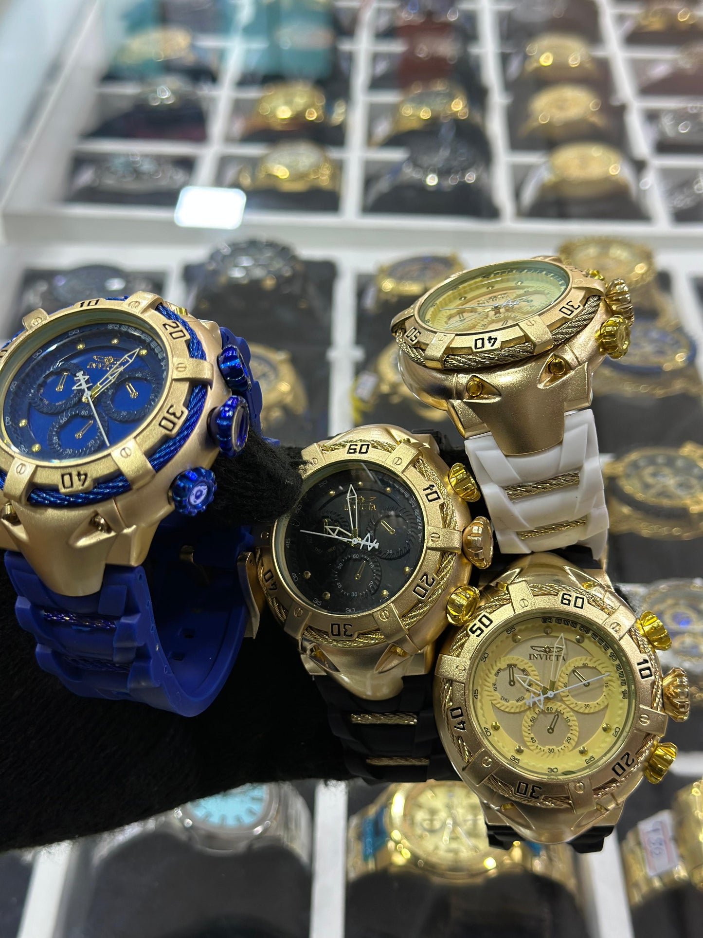 Invicta ThunderBolt com Pulseira de Borracha