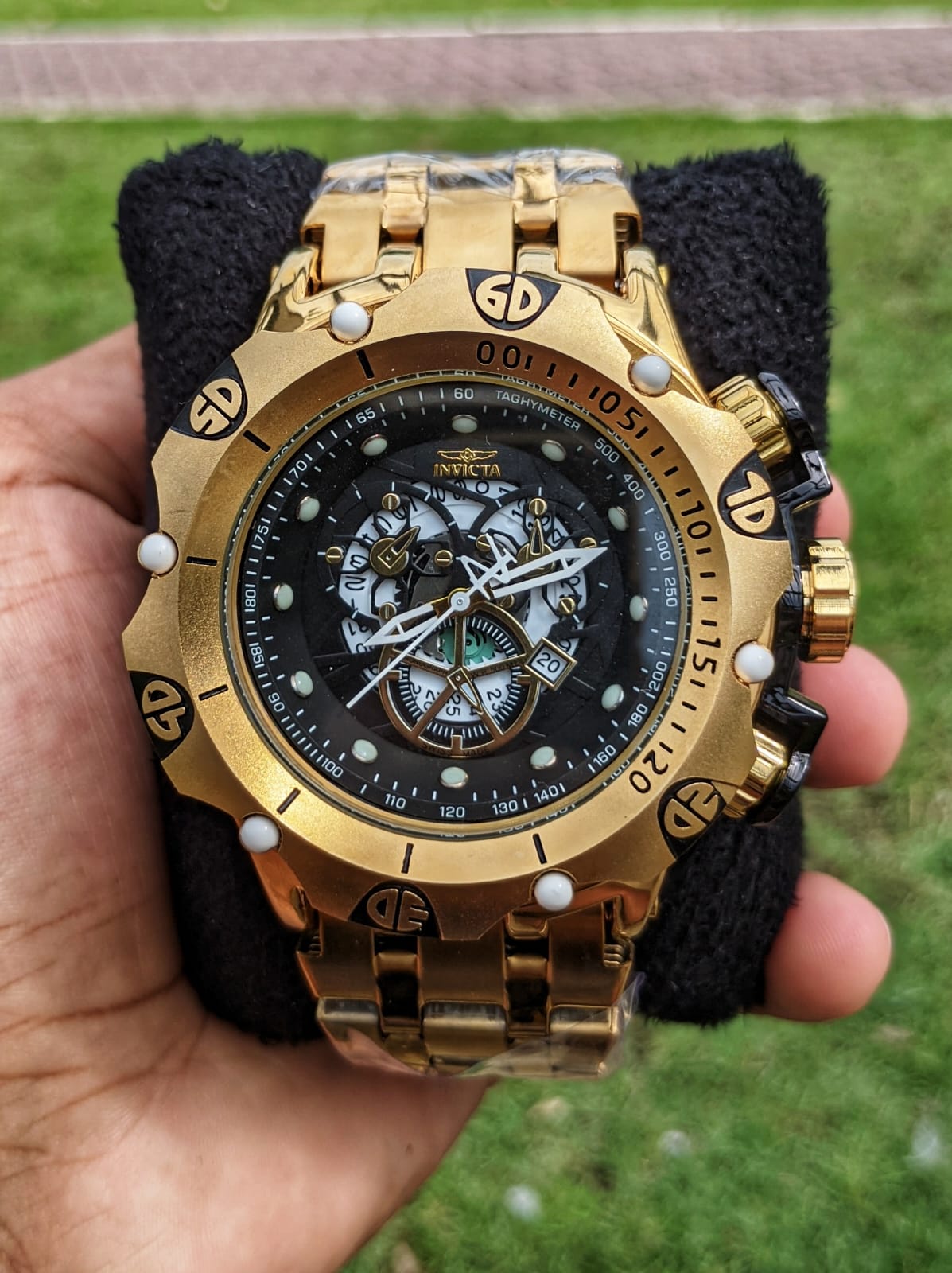 Invicta Hybrid Titan