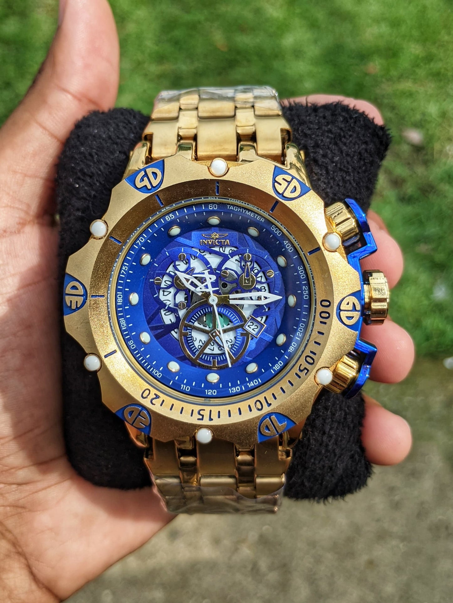 Invicta Hybrid Titan