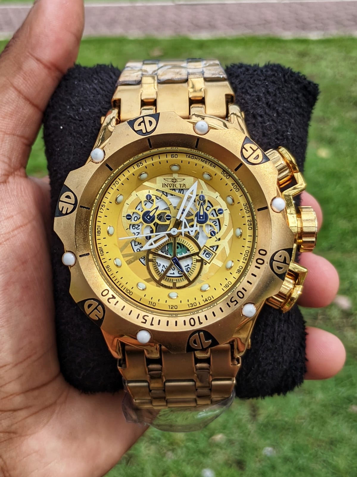 Invicta Hybrid Titan